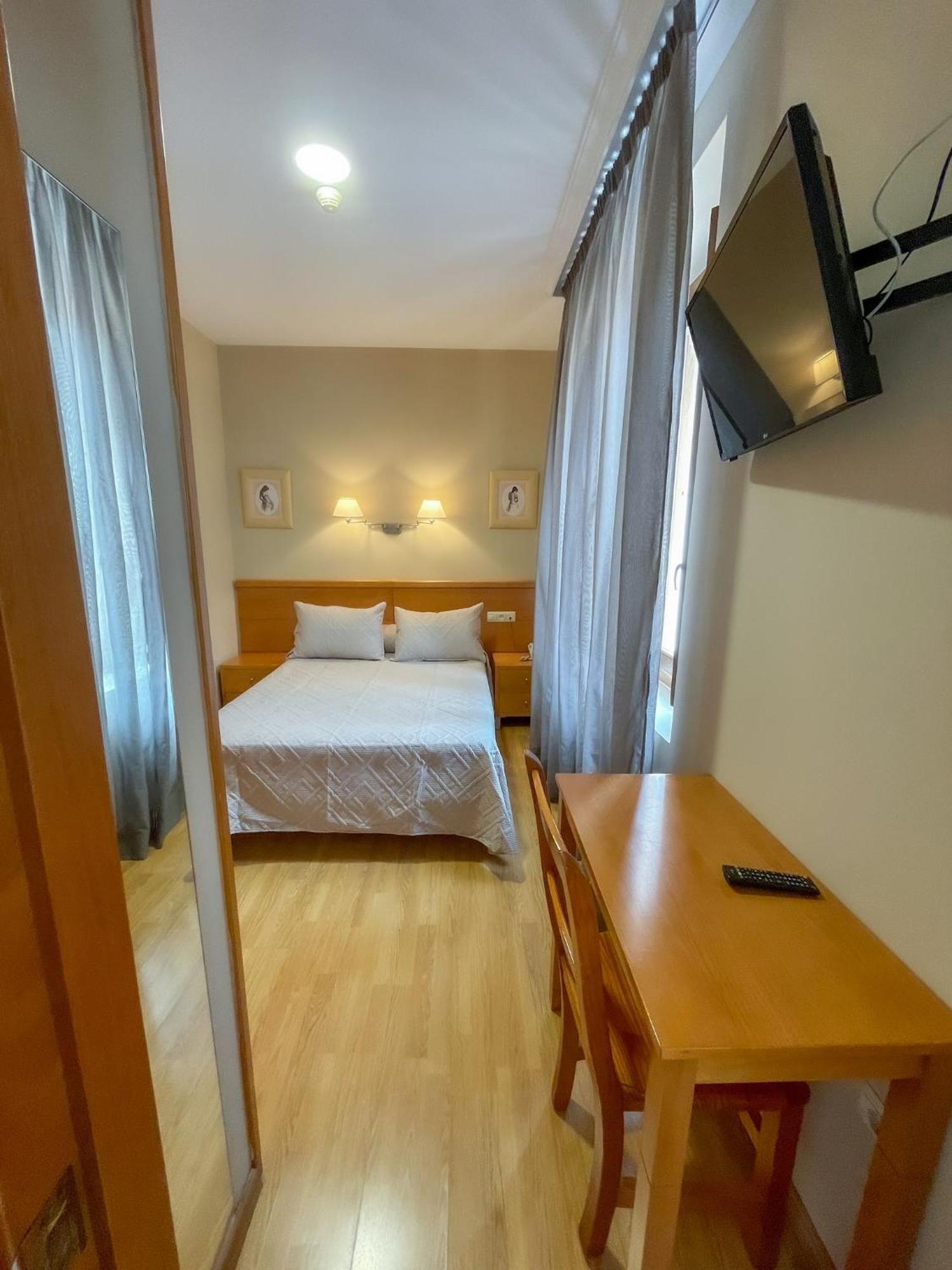 Hotel Castilla กาเซเรส ภายนอก รูปภาพ