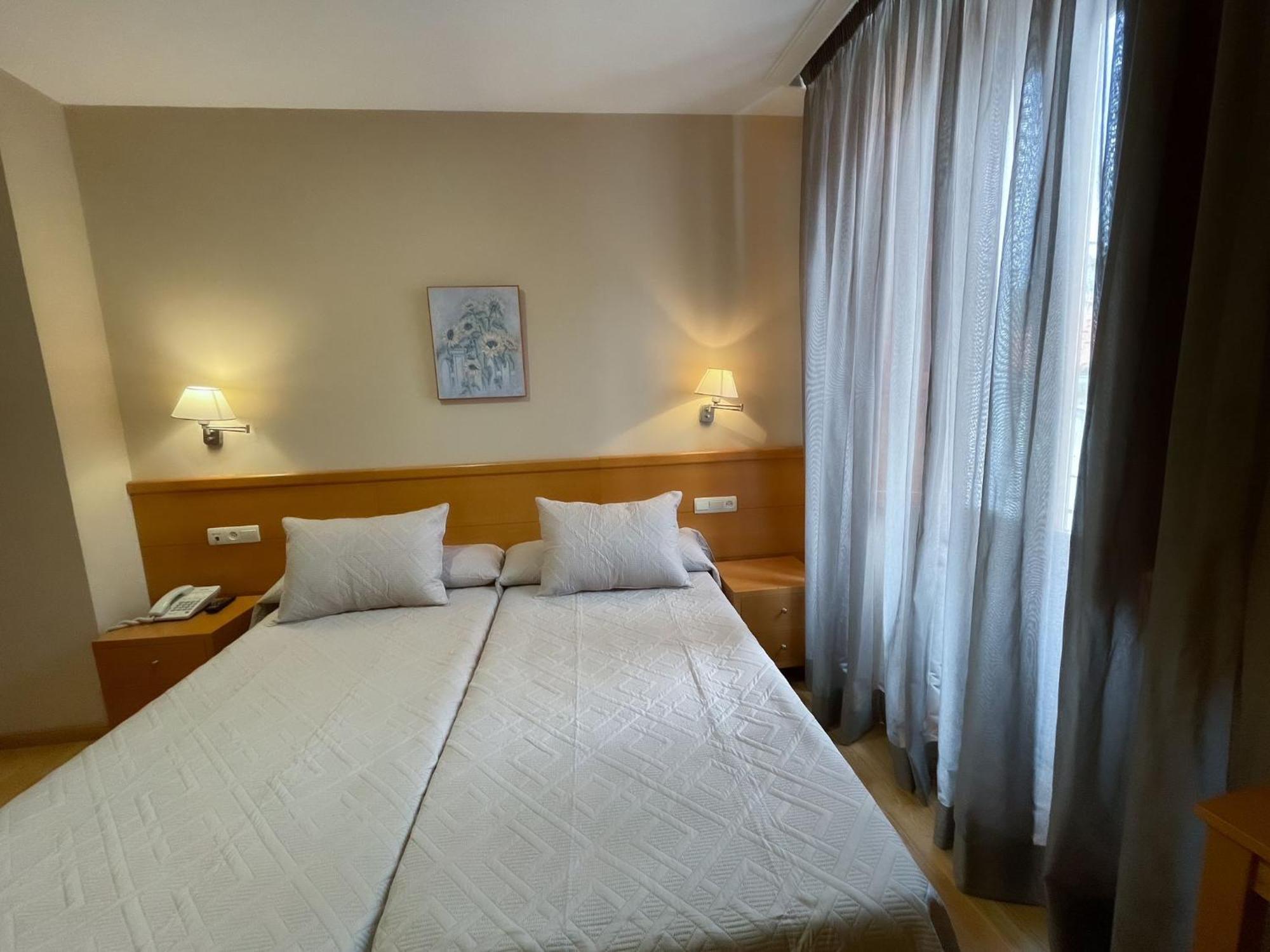 Hotel Castilla กาเซเรส ภายนอก รูปภาพ