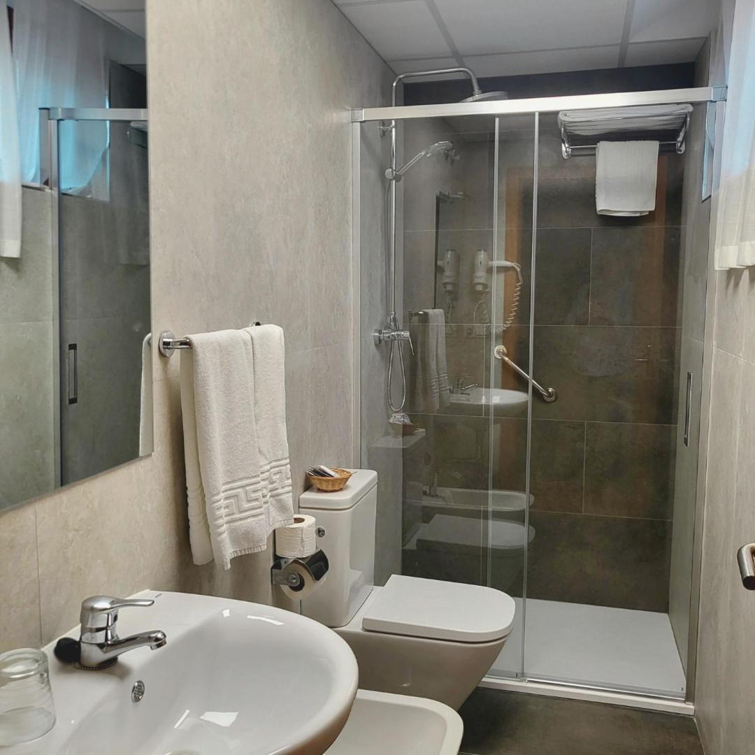 Hotel Castilla กาเซเรส ภายนอก รูปภาพ