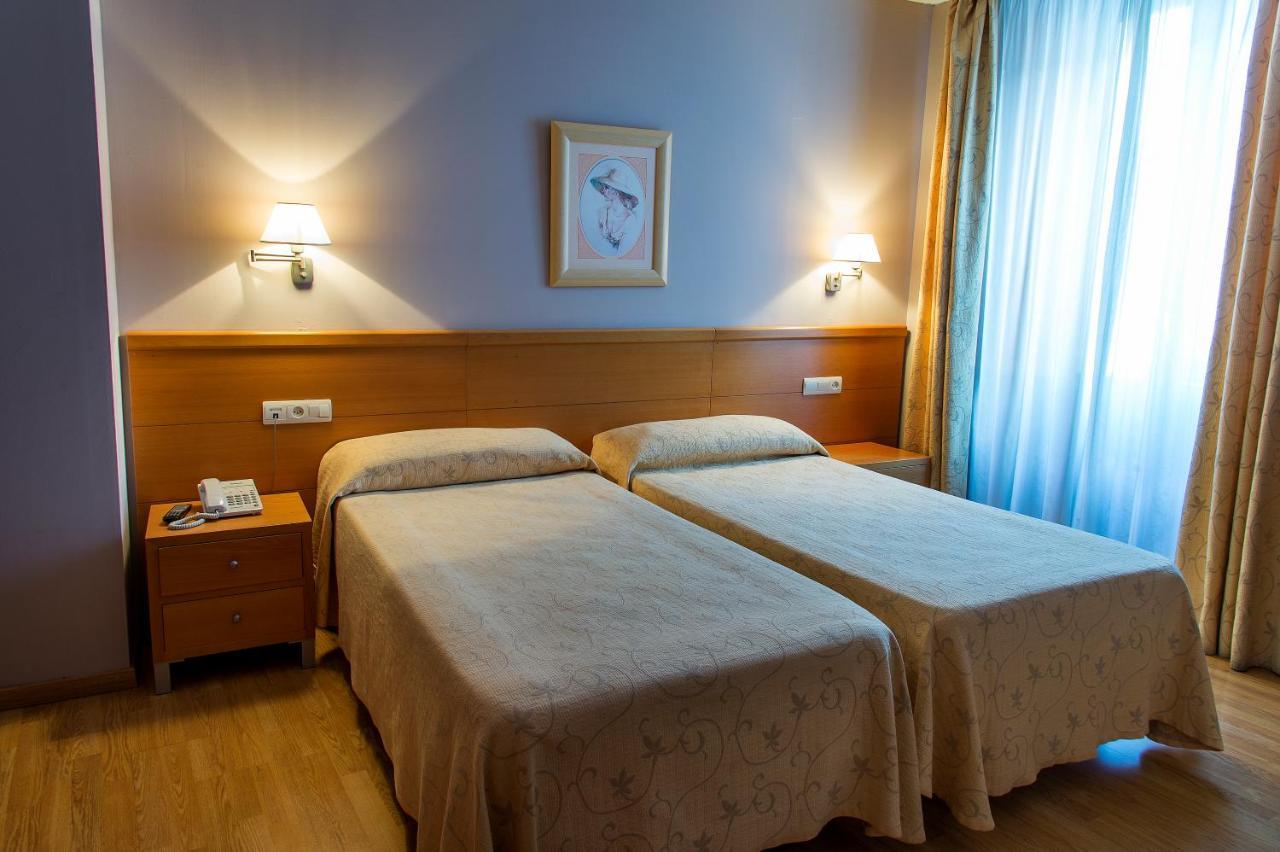 Hotel Castilla กาเซเรส ภายนอก รูปภาพ