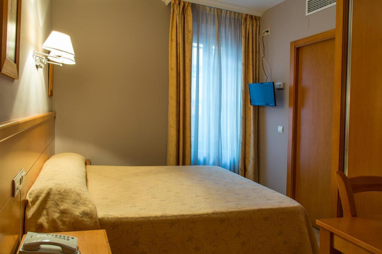 Hotel Castilla กาเซเรส ภายนอก รูปภาพ